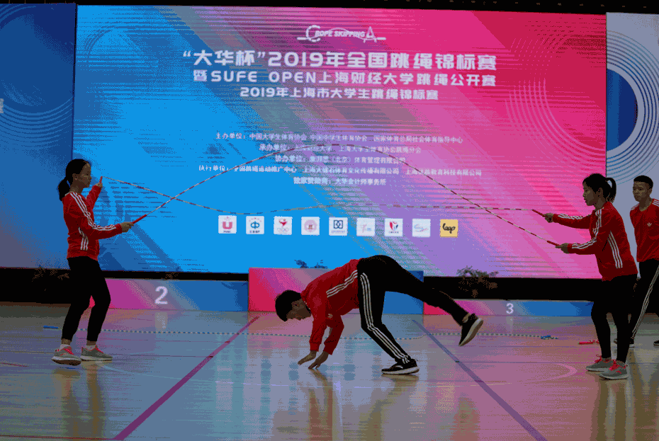 30秒单脚107下郑州女孩杜婷婷在上海刷新跳绳世界纪录