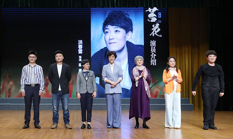 这部沪剧新作不寻常,关注小学生心理问题,还把众多师生变演员