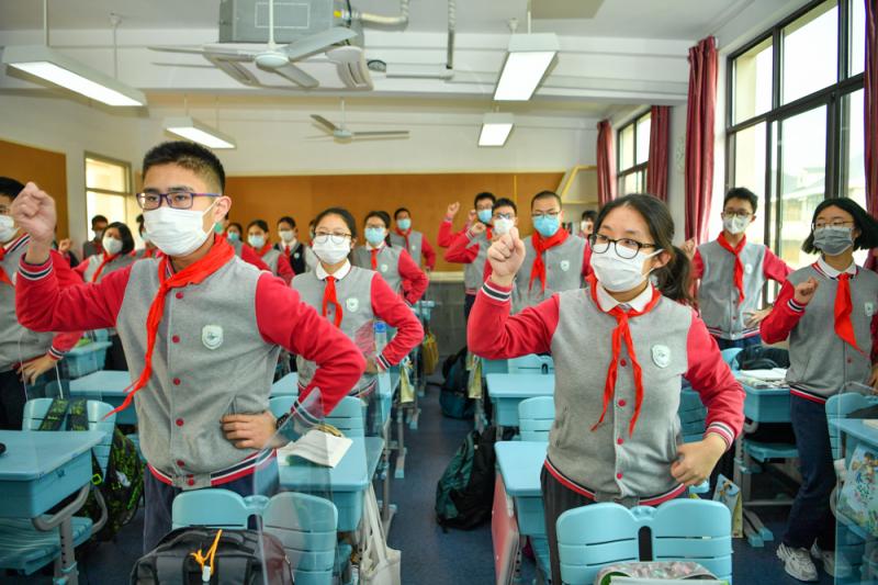 上海初高中毕业班复课首日7点刚过学生们就都来了