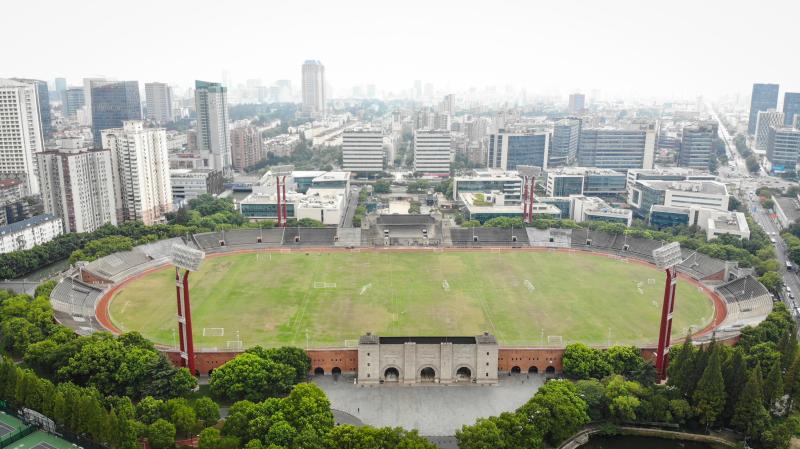 上海江湾体育中心游泳馆重装上阵,体育场健身步道夜间