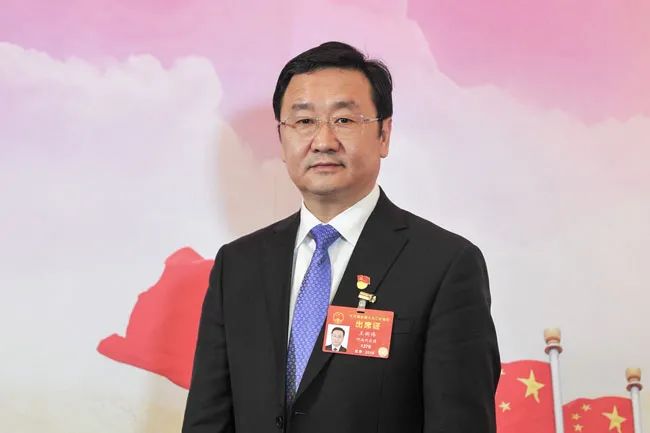 他出生于1961年7月;王新伟任沈阳市委副书记,市长;吕志成任辽宁阜新