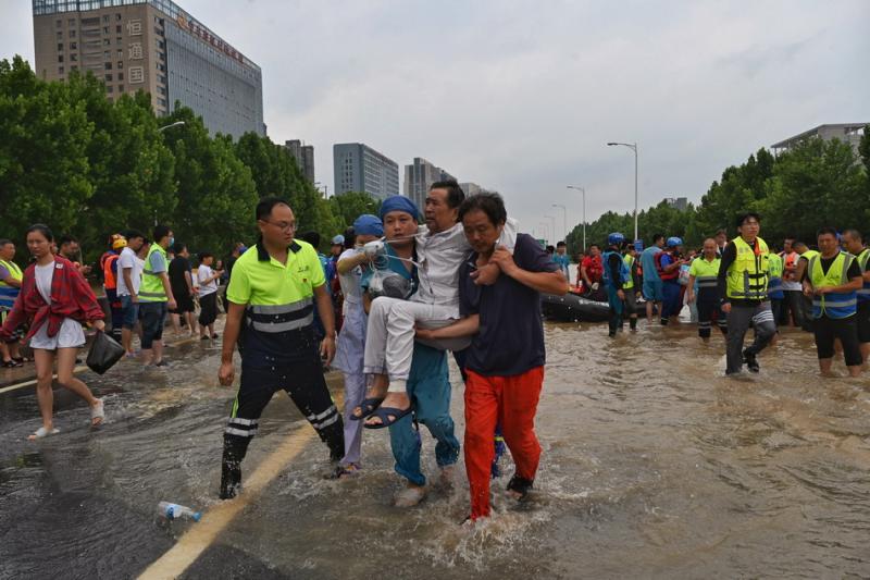 河南暴雨救援丨被困48小时郑州阜外医院三千人生死大转移