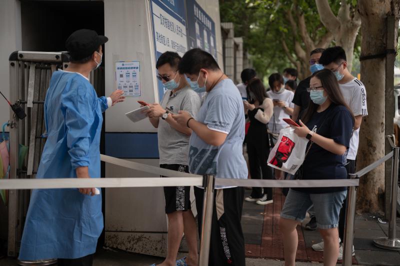 日均测核酸3500例上海这个医院核酸检测点忙中有序