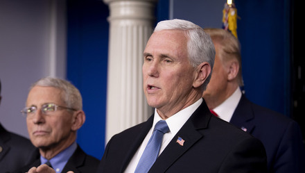 “史无前例”，美国数百学者紧急致信彭斯