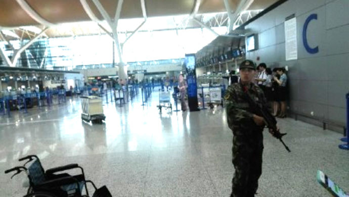  浦东机场疑似 发生 爆炸 事件 现场已被警方控制