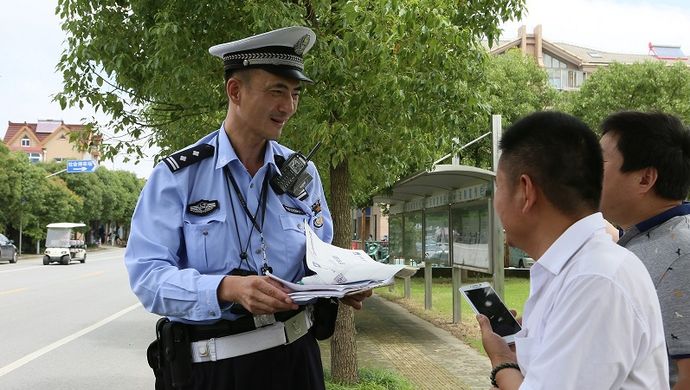 再访长脚交警被罚者变粉丝的奥妙