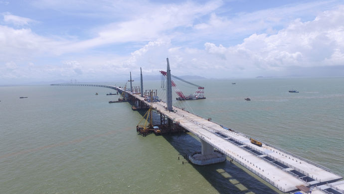 摘要:历时四年多的建设,世界最大的跨海大桥港珠澳大桥桥梁主体工程