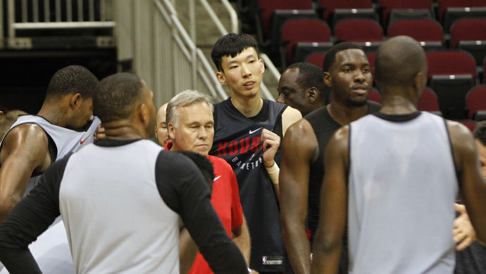 周琦在NBA最终能走多远,新赛季坐不坐得住板