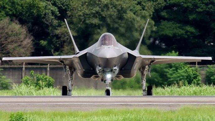 两天连摔两架战机!遭遇多事之秋的日本,战机可