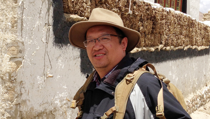 【他们心中的钟扬①】一个追赶时间的人--上观