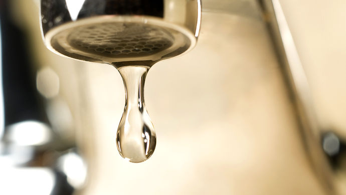 上海人大常委会委员审议建议,冲马桶的水能否