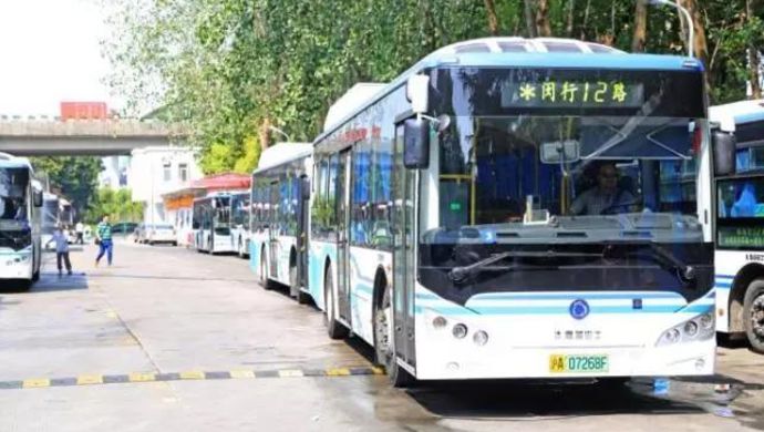 闵行 | 12路公交车全面更新,市民乘上搭载神秘