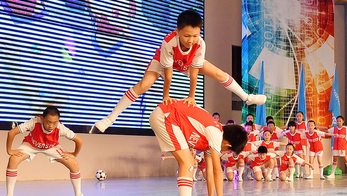 足球小将齐聚上海,全国校园足球夏令营教会足