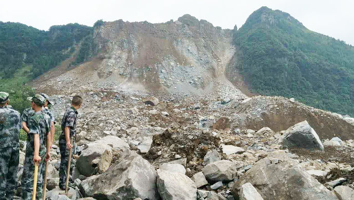贵州毕节市纳雍县发生山体垮塌,目前已致1死3