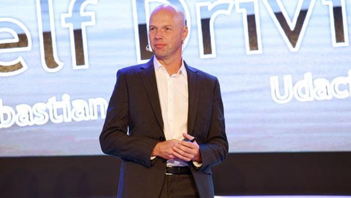 谷歌无人车之父预言:2年内机器学习超过人类,