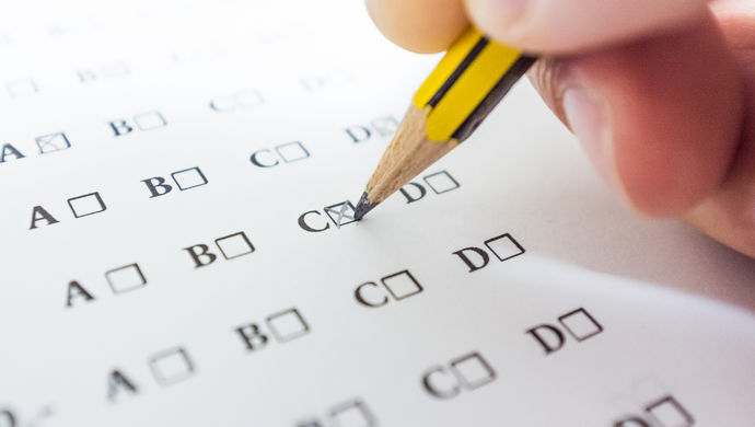 贵州回应高考英语听力考试答题卡出错:确保考