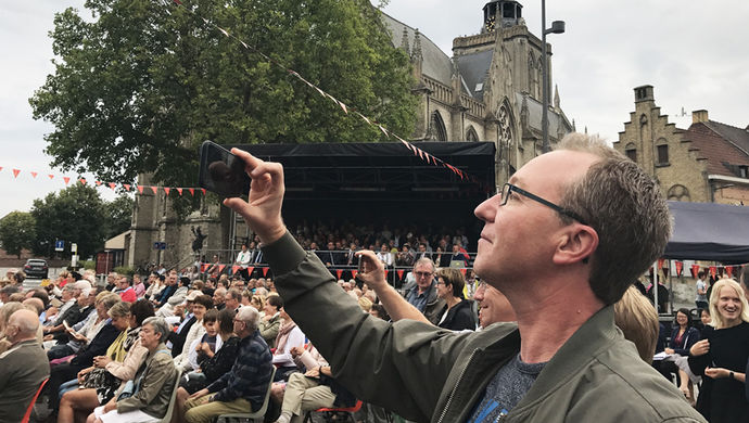 纪念一战华工,上海轻音乐团在比利时广场放歌