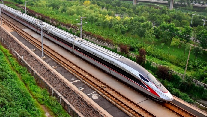 编组由8辆变16辆,总长超415米!中国首列长编组“复兴号”动车组开始型式试验