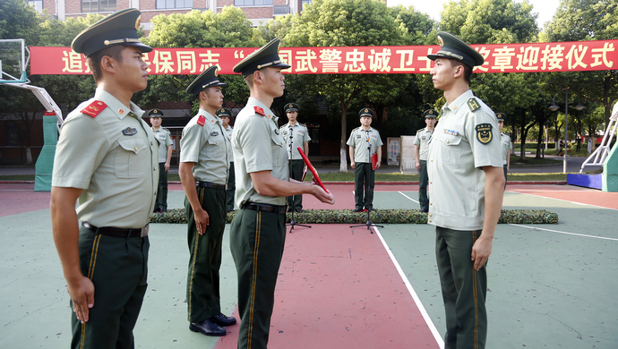 26岁因病辞世的上海武警英雄李保保被追授中国武警忠诚卫士奖章