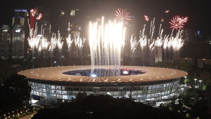 2018年雅加达亚运会开幕式,在主会场格罗拉蓬卡诺体育场正式拉开帷幕