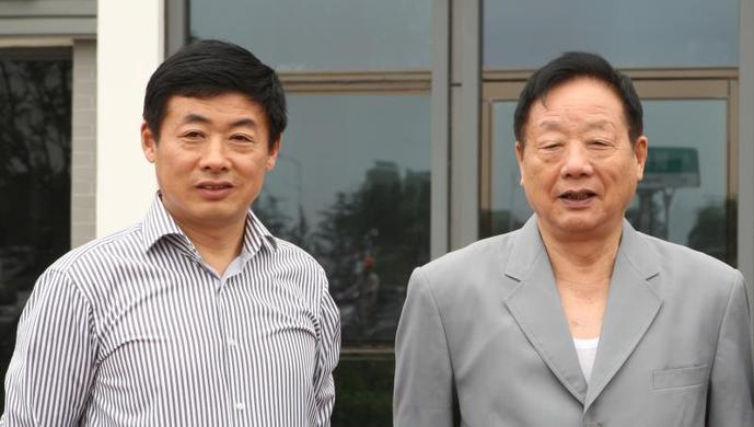 "在江苏永钢集团有限公司的办公室里,江苏省苏州市张家港市永联村党委