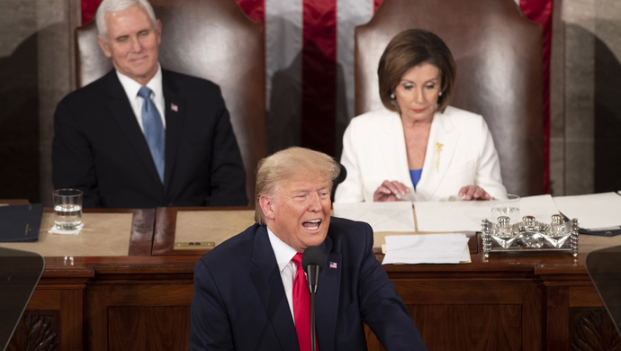 早就计划撕特朗普讲稿?佩洛西桌下小动作被外媒曝光