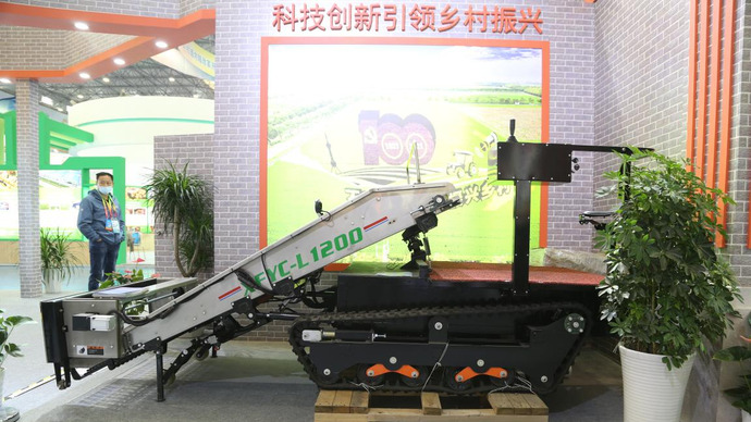 叶菜收割机移栽机器人上海42项农技成果亮相农高会一个个大单接踵而至