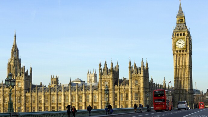 摘要:英国议会下院议长霍伊尔6日联系警方,请求对英国议会大厦发现