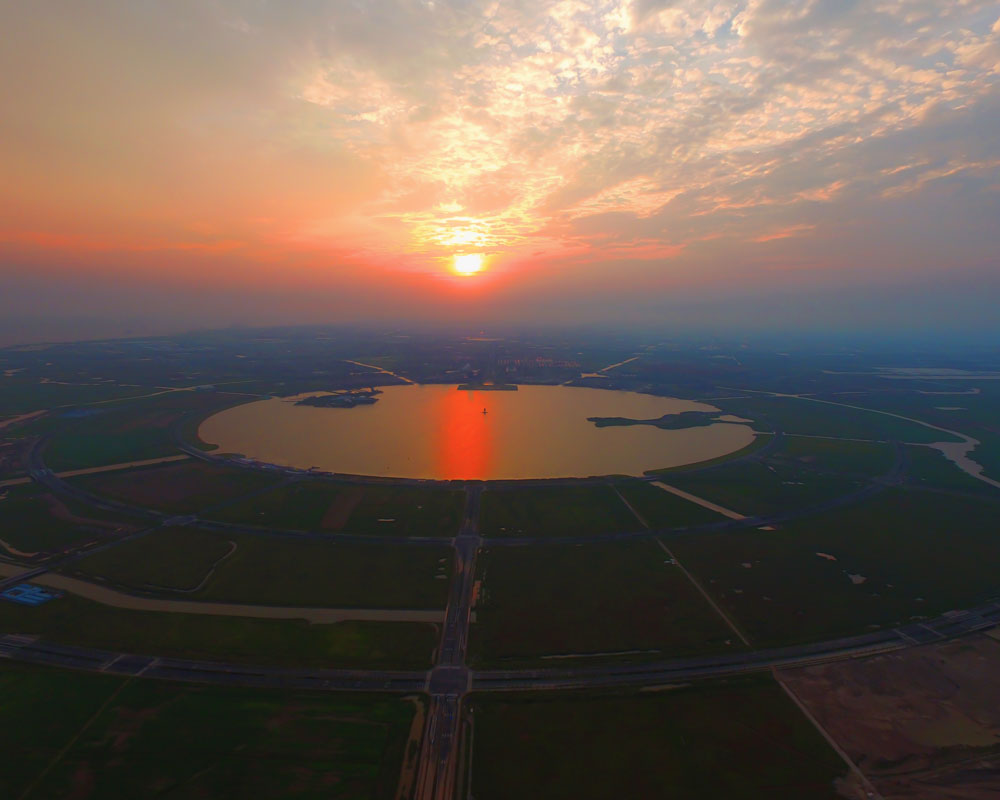 9月23日,夕阳中的滴水湖特别美丽.