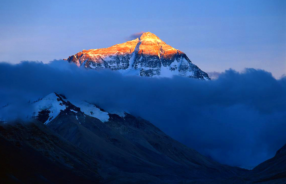 【眼界】挑战极限,五旬护士珠峰逐梦--上观
