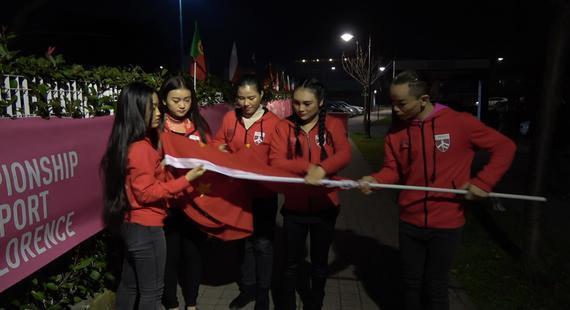 中国男选手夺法国钢管舞大赛冠军--男人跳钢管