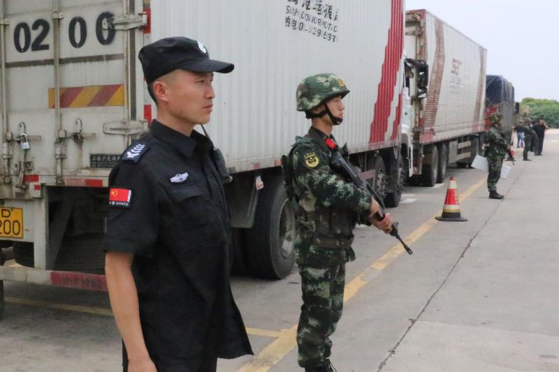 上海武警押运航天物资到西部大漠深处,为何派了这些人