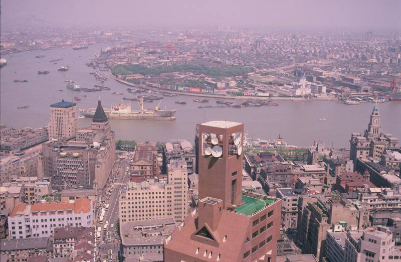 城市光影七十年|三十载春秋,二十万张底片,陆杰的上海城市影像图谱