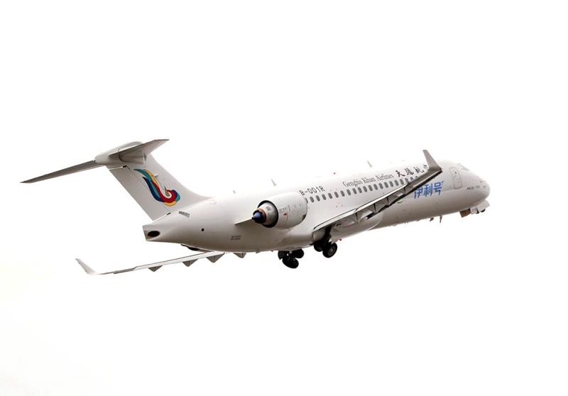 中国商飞向天骄航空交付首架国产arj21飞机