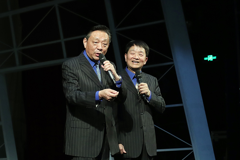 学雷锋日,独脚戏名家毛猛达沈荣海走上街头