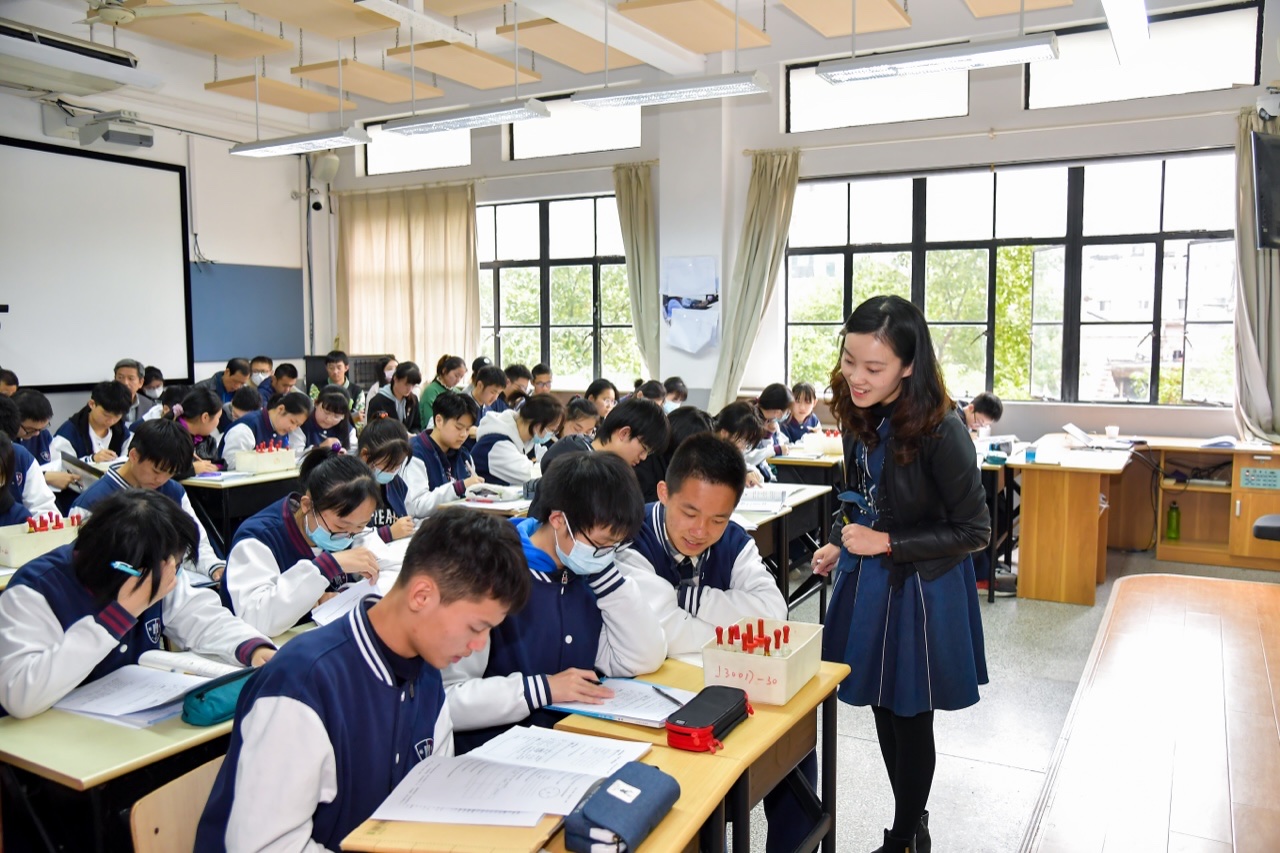 双新课堂改革从赋予高中学生解题能力到解决问题的能力