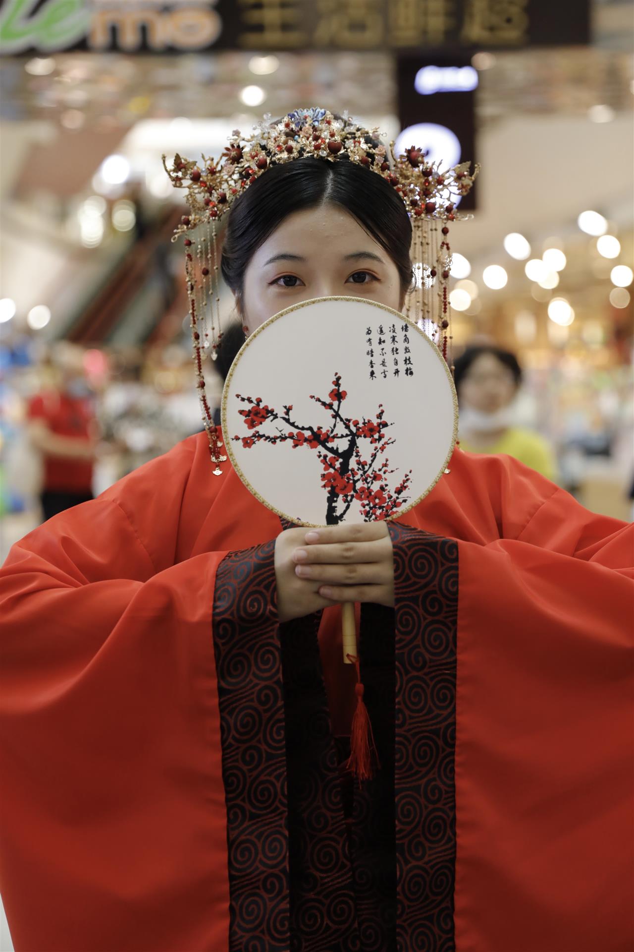 上海五角场彩蛋上演七夕古风游园会小姐姐小哥哥身穿汉服打卡