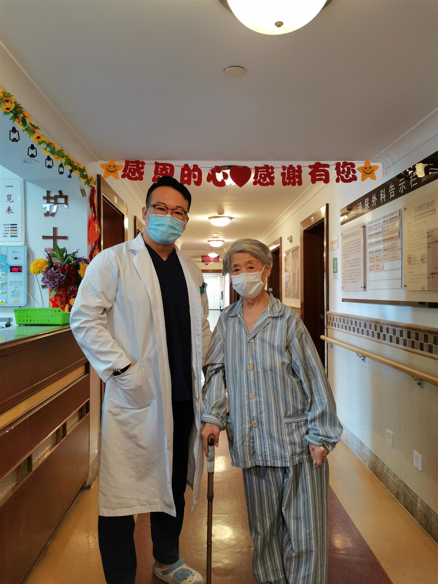 她辗转多处求医,均因年纪大,病情复杂被婉拒,抱着最后一线希望来到了
