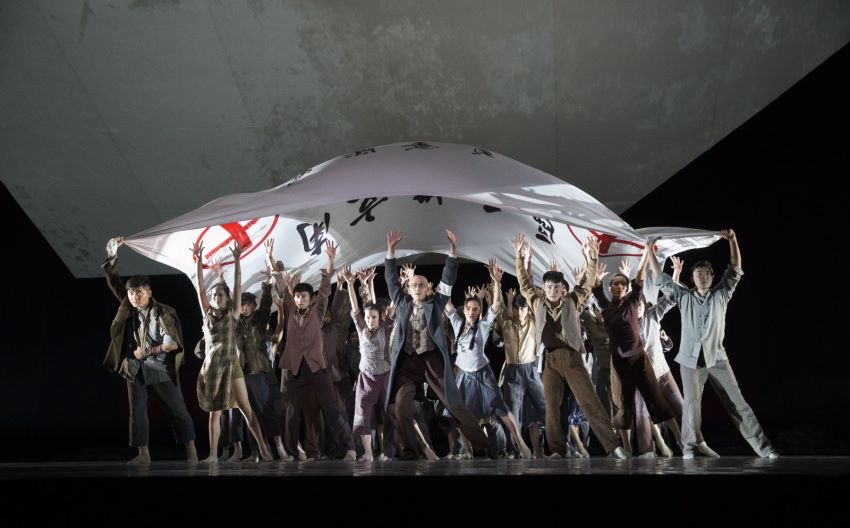 准备自己的第一部舞剧作品《南京1937》