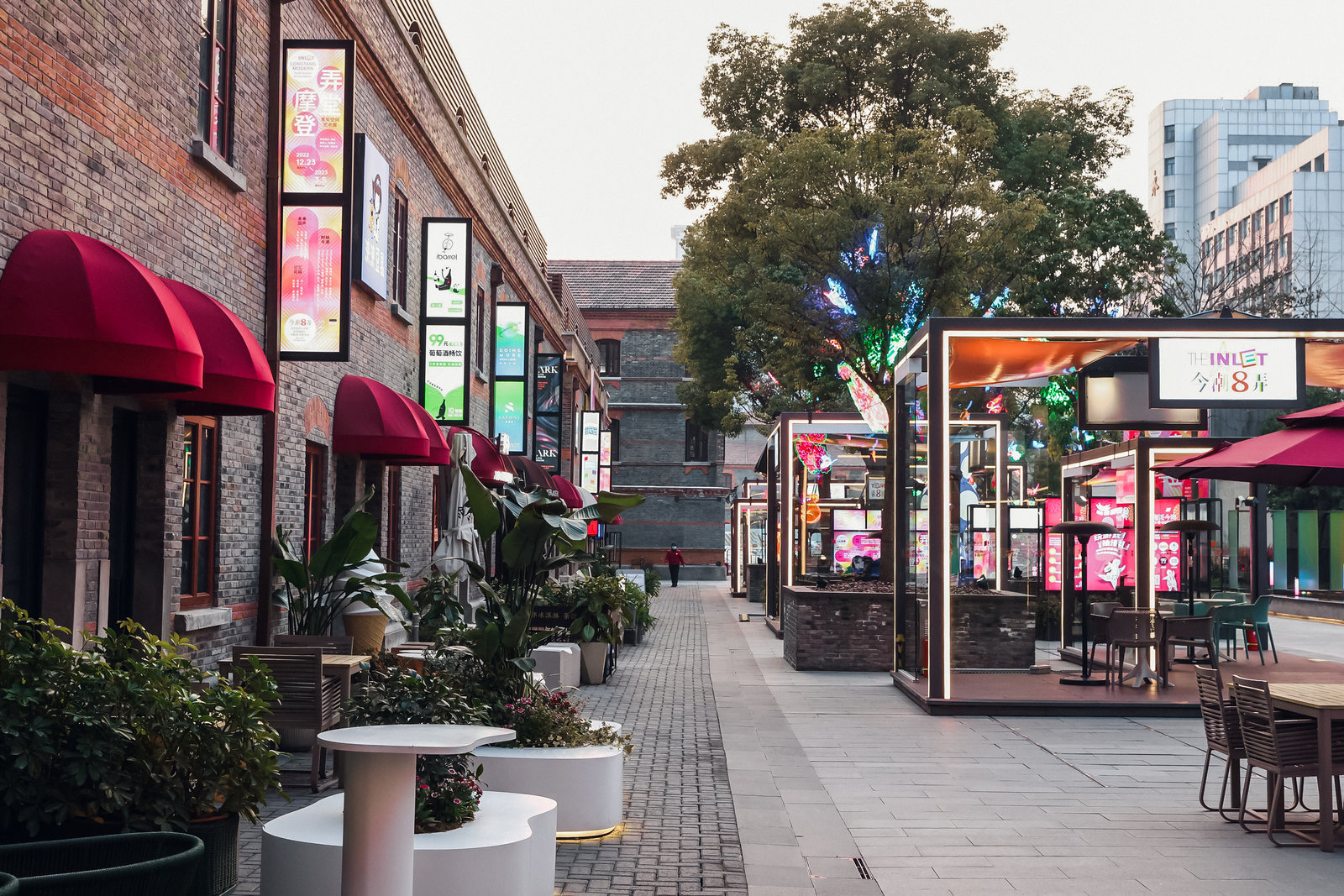 上海百年弄堂变身"摩登"艺术街区,青年共创赓续城市文脉_上观新闻