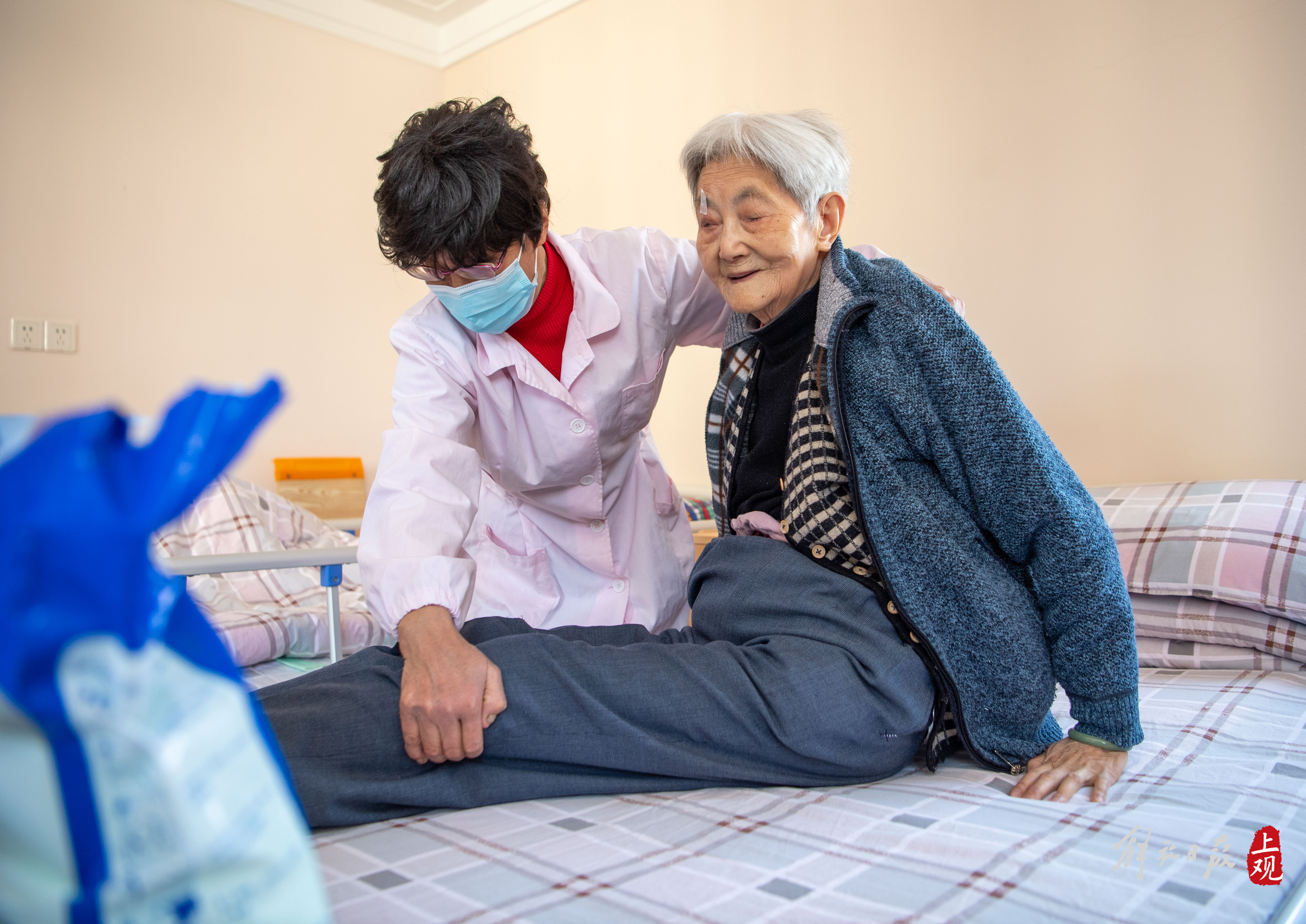 旧改补偿款全给子女老人住进养老院他们守护好老人最后一个家