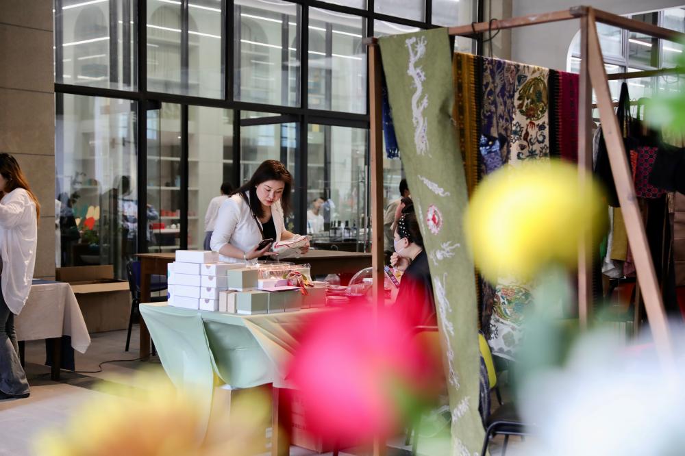 图片[15]-​金山黄浦两区携手举办文创集市，并签下深度联动合作的“黄金之盟”-上淘有品虚拟资源下载