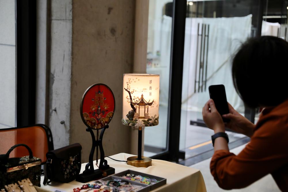 图片[17]-​金山黄浦两区携手举办文创集市，并签下深度联动合作的“黄金之盟”-上淘有品虚拟资源下载