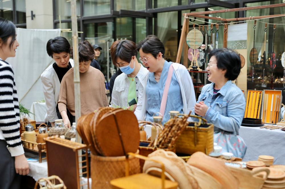 图片[1]-​金山黄浦两区携手举办文创集市，并签下深度联动合作的“黄金之盟”-上淘有品虚拟资源下载