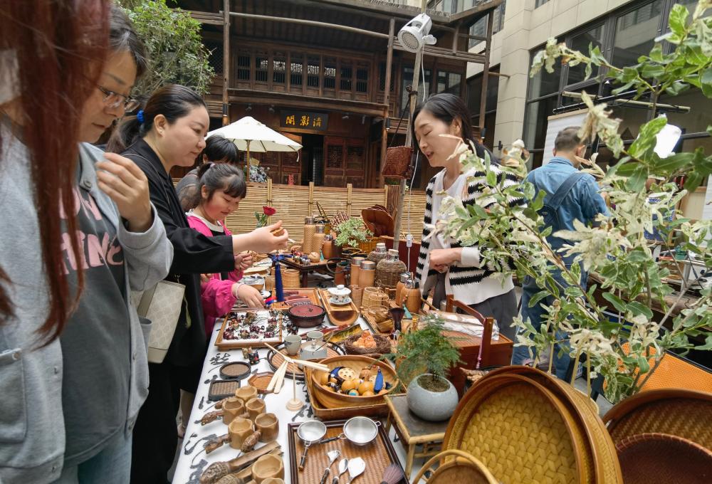 图片[11]-​金山黄浦两区携手举办文创集市，并签下深度联动合作的“黄金之盟”-上淘有品虚拟资源下载