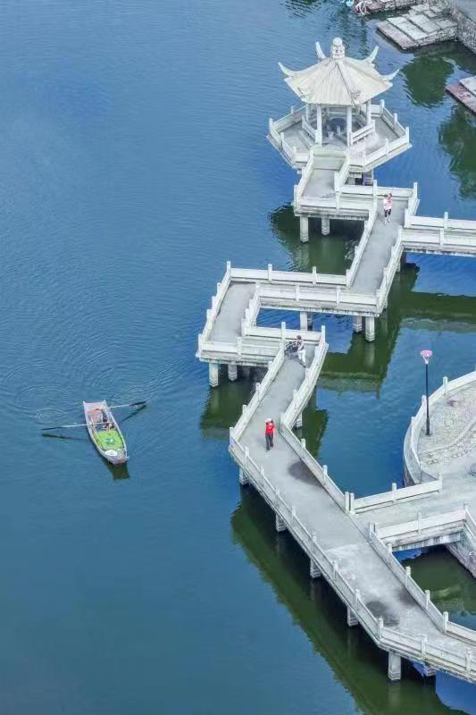 到十字街走一圈，何以竟像与灵魂深处的基因约会