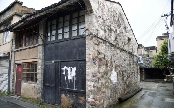 到十字街走一圈，何以竟像与灵魂深处的基因约会