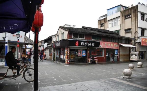 到十字街走一圈，何以竟像与灵魂深处的基因约会