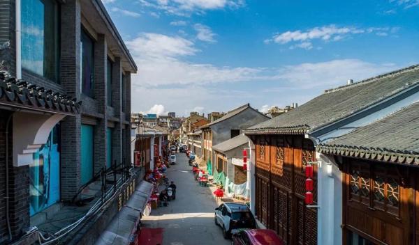 到十字街走一圈，何以竟像与灵魂深处的基因约会