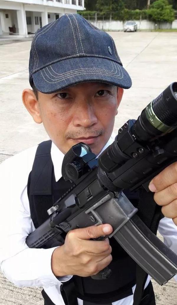 卡纳功是枪界高手另外,根据泰国媒体界的发掘,发现卡纳功作为一名法律